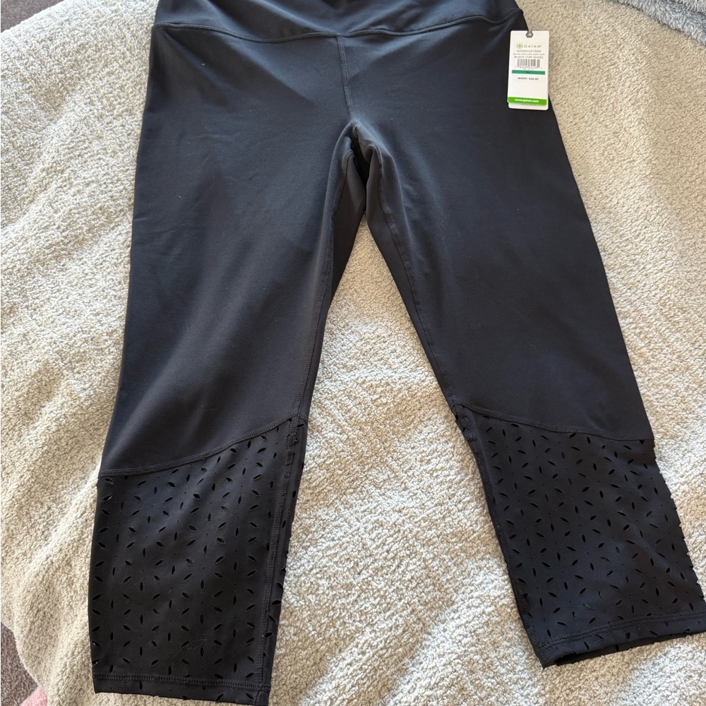 GAIAM Black High-Rise Capri Leggings